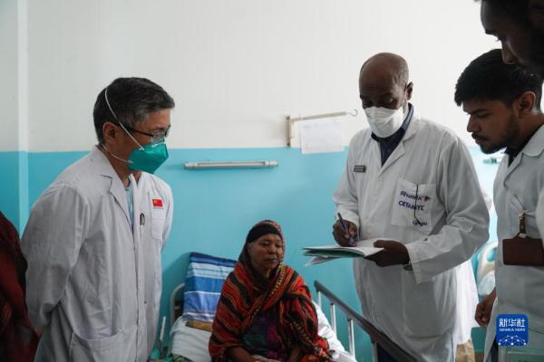 亚丁湾西岸的中国白衣天使