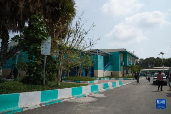 亚丁湾西岸的中国白衣天使