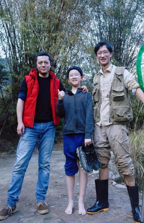 热点 | 95后小伙饿起来吃虫？知道真相的网友：老师，还缺人吗......