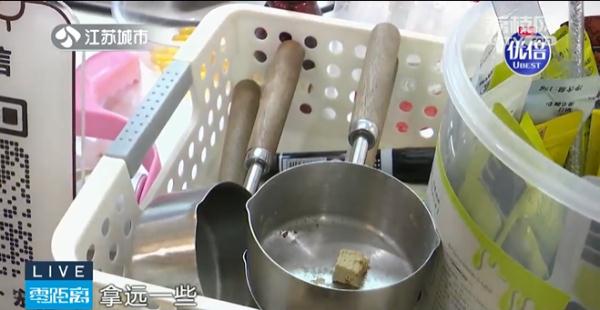 四岁女孩撸猫被抓伤，店家以“免责协议”为由拒绝赔偿……