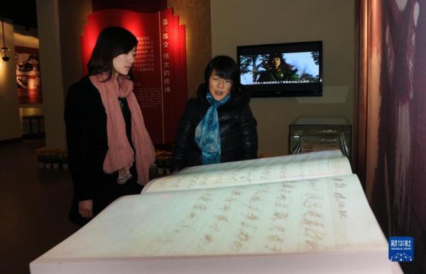 雷锋纪念馆宣讲员张璐琪：两代人的雷锋精神传承