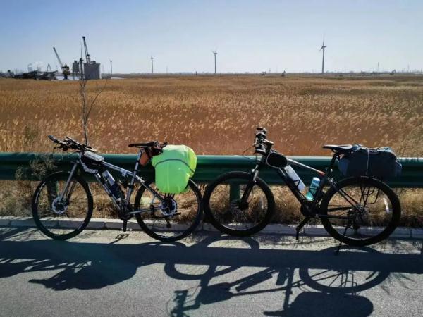 7天，800多公里！男孩与67岁爷爷一路骑行去上学：是远行也是陪伴