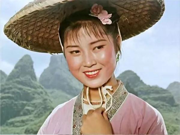 永别！她到天外传歌去了...