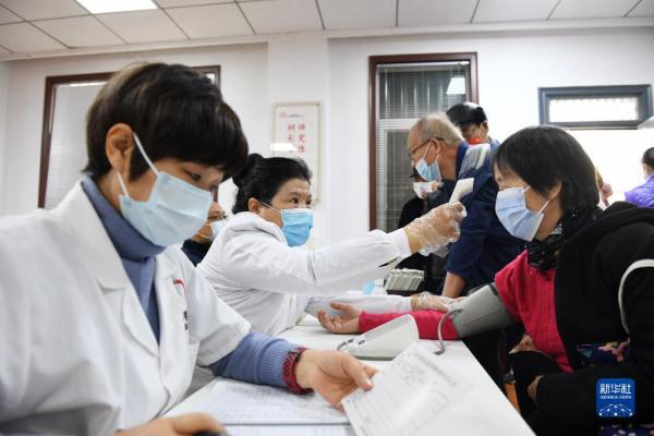 西安：开展义诊服务 传承雷锋精神