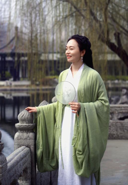 各地网红局长“卷”起来了，临沂“80后”文旅局女领导变装出战！