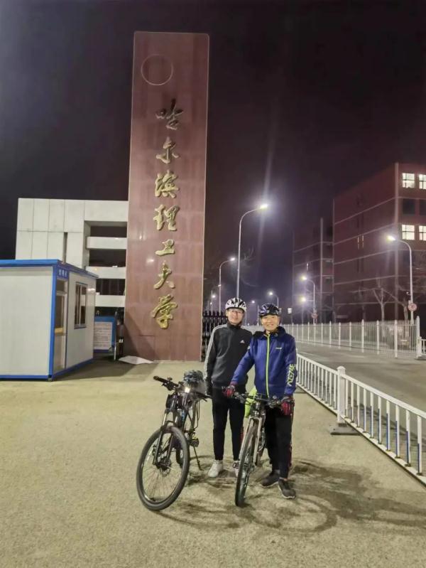 7天，800多公里！男孩与67岁爷爷一路骑行去上学：是远行也是陪伴