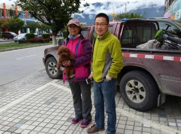 65岁阿姨离婚后8年骑行12国，靠3000元退休金一路穷游，“甚至忘了自己是病人”