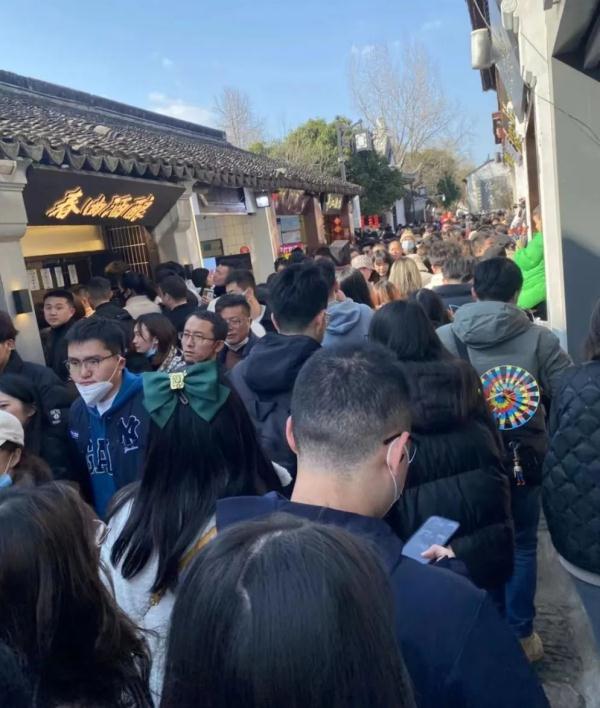长三角开启新一轮“人从众”模式，瘦西湖、普陀山……这些地方全堵上了
