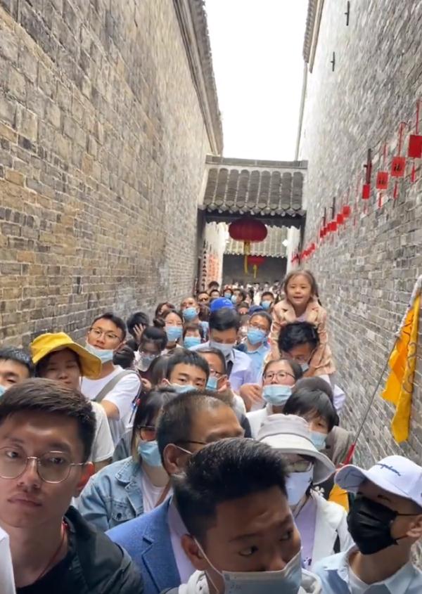 长三角开启新一轮“人从众”模式，瘦西湖、普陀山……这些地方全堵上了