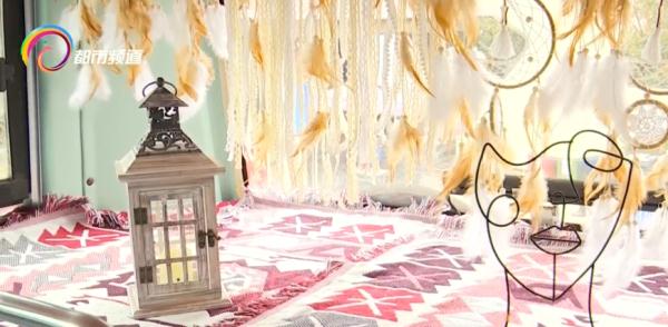 “咖啡巴士”来了！公交车变身移动咖啡屋，昆明人又解锁了新玩法！