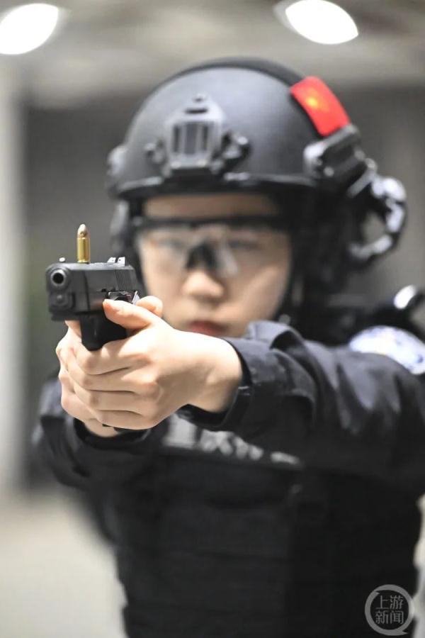 很酷很飒也很累，重庆女子特警是这样炼成的