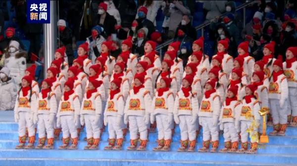 河北山里娃登上央视！网友却说看哭了……