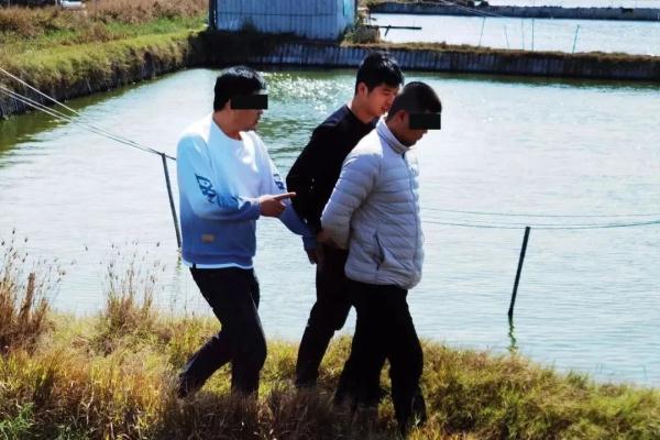 男子第一次陪老婆旅游，因一个临时决定，回来时竟多了3个人