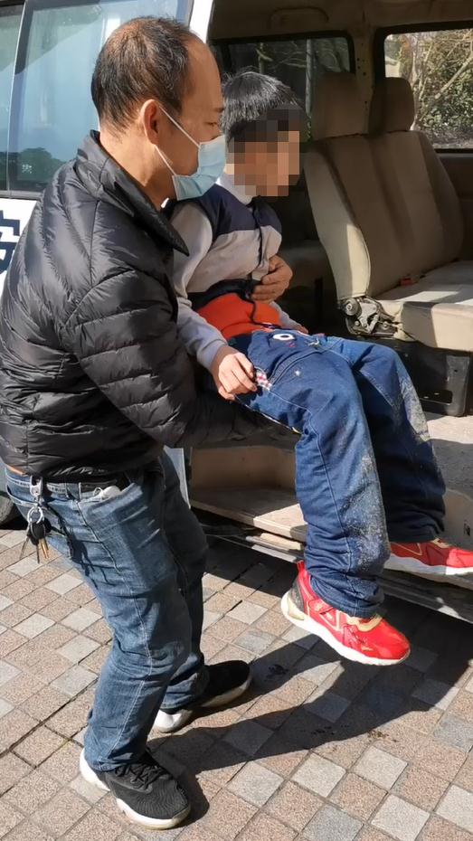 孩子又走丢了,在派出所呢! 孩子又走丢了,在派出所呢!