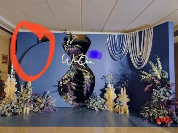 婚礼现场货不对板，名字拼音都弄错！新人把婚庆公司告了