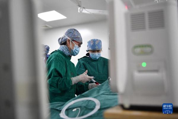 守护心跳的“铅衣天使”