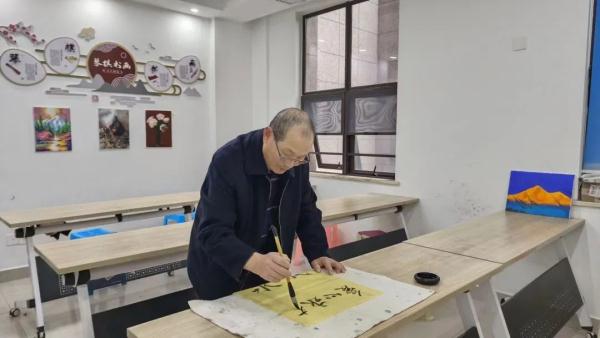 长沙这位大爷“有两把刷子”! 长沙这位大爷“有两把刷子”!