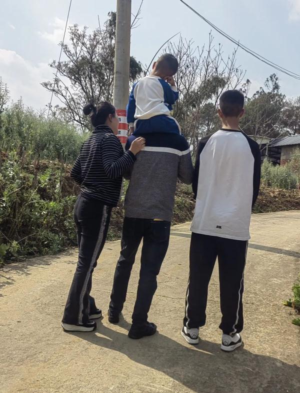 她给丈夫打电话,只敢响铃5秒…… 她给丈夫打电话,只敢响铃5秒……