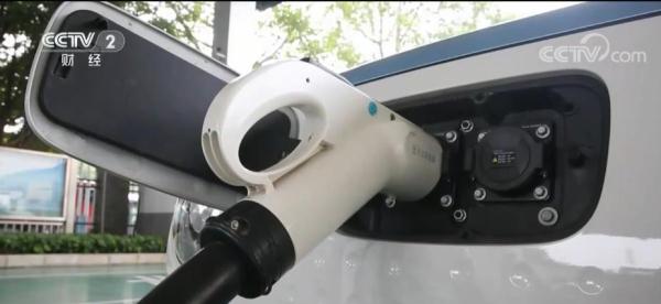 直通两会 | 新能源汽车成消费增长和产业发展新亮点 直通两会 | 新能源汽车成消费增长和产业发展新亮点