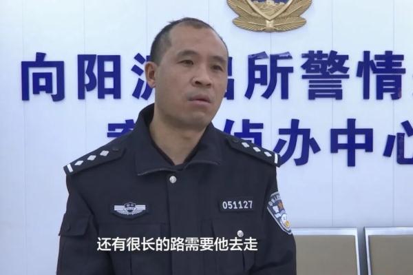 男子凌晨跳河轻生,危急时刻他们纵身一跃…… 男子凌晨跳河轻生,危急时刻他们纵身一跃……