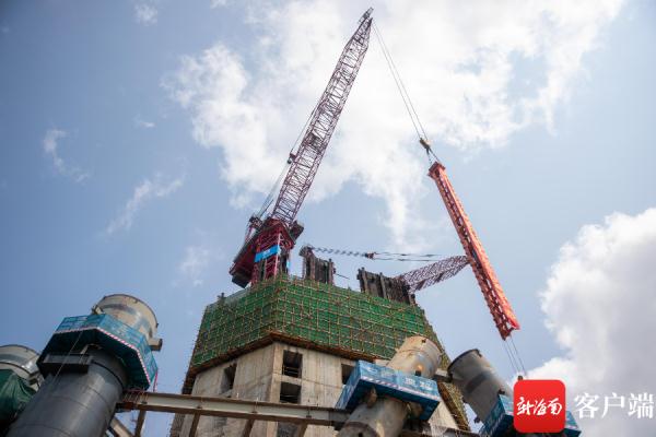 “空中造楼机”来了，将助力“海南第一高楼”拔节生长