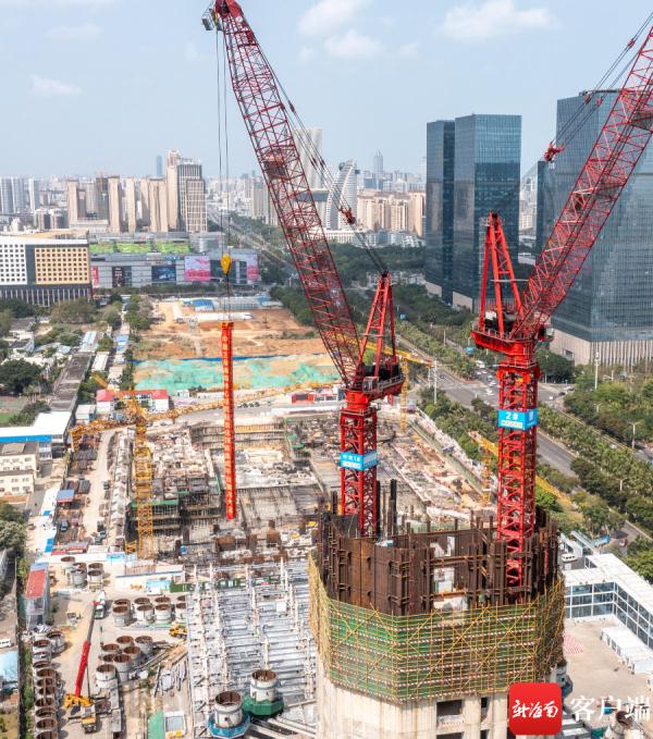 “空中造楼机”来了，将助力“海南第一高楼”拔节生长