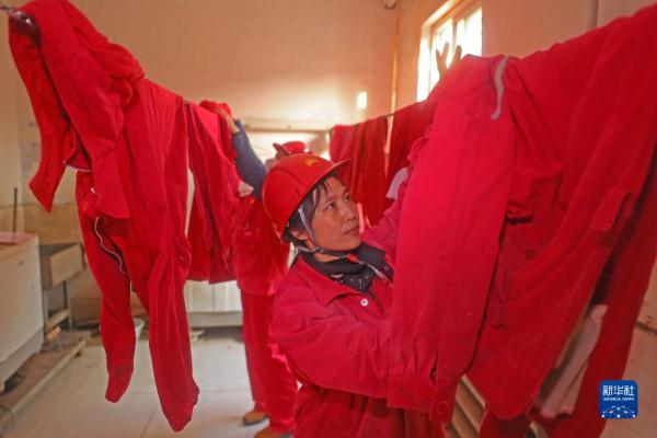 高温弧光为伴的电焊“花木兰”班组 高温弧光为伴的电焊“花木兰”班组