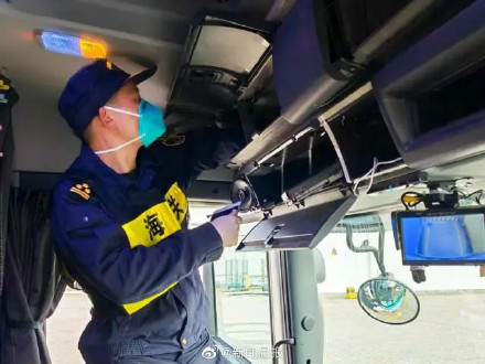 一车6暗格，光盘800张，海关查获空车藏匿PS5游戏光盘案