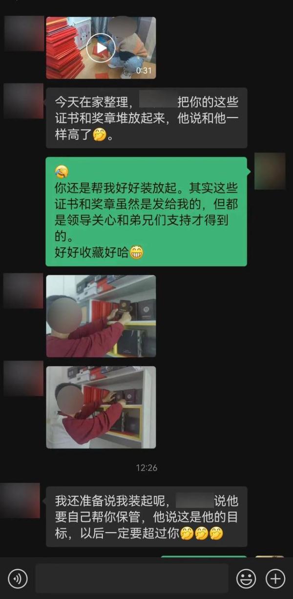 她的每通电话,只敢响铃5秒... 她的每通电话,只敢响铃5秒...