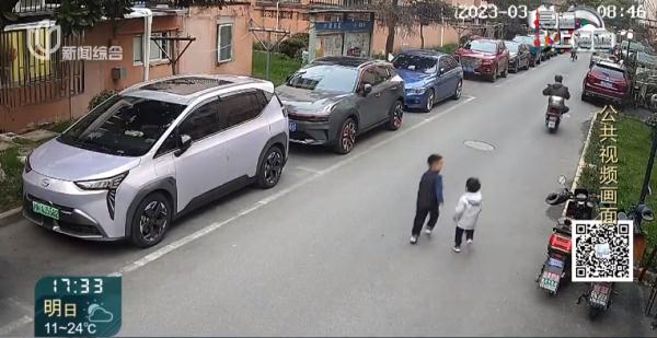 沪上"老姐妹"偶遇相聊甚欢，回过神来…俩孙子丢了！