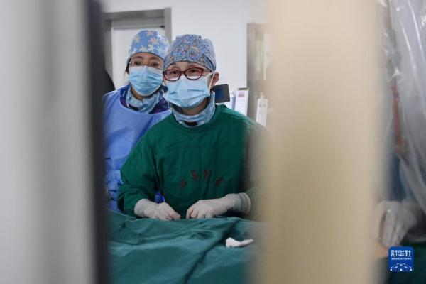 守护心跳的“铅衣天使”