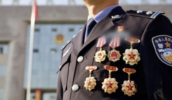 她给丈夫打电话,只敢响铃5秒…… 她给丈夫打电话,只敢响铃5秒……