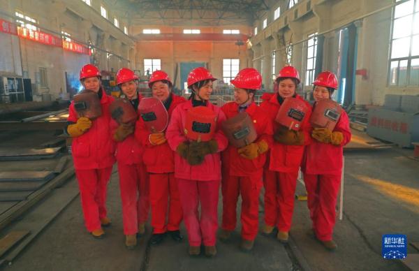 高温弧光为伴的电焊“花木兰”班组 高温弧光为伴的电焊“花木兰”班组