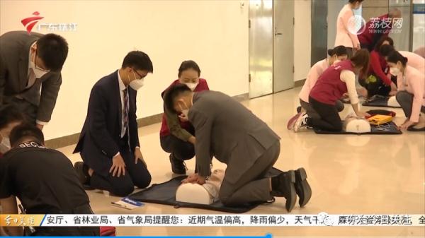 广州白云机场增设33台AED 建立“黄金四分钟”救援通道