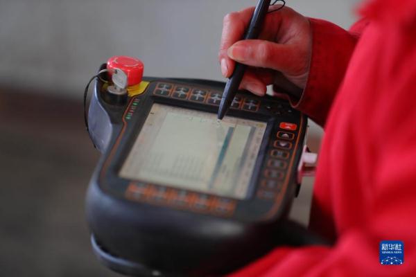 高温弧光为伴的电焊“花木兰”班组 高温弧光为伴的电焊“花木兰”班组