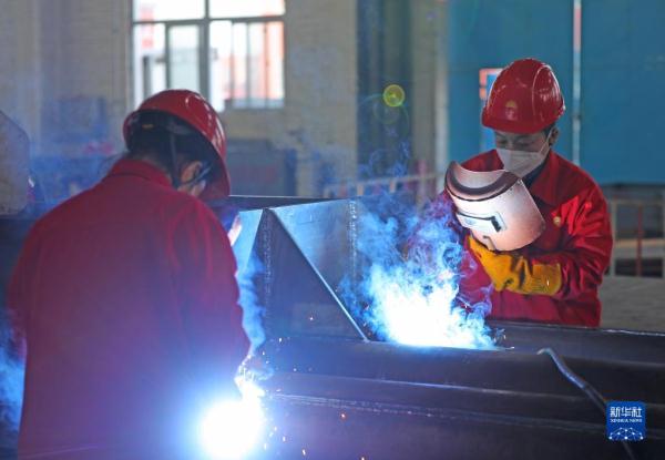 高温弧光为伴的电焊“花木兰”班组 高温弧光为伴的电焊“花木兰”班组