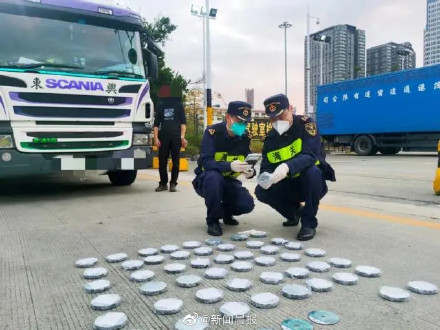 一车6暗格，光盘800张，海关查获空车藏匿PS5游戏光盘案