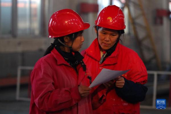 高温弧光为伴的电焊“花木兰”班组 高温弧光为伴的电焊“花木兰”班组