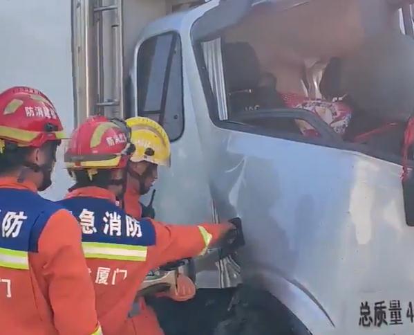 突发事故！就在厦门一隧道口，紧急救援！