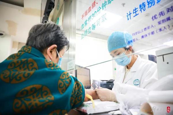 甲流高发，上海儿科急诊重回高峰！特效药哪里有？要打疫苗吗？张文宏建议→