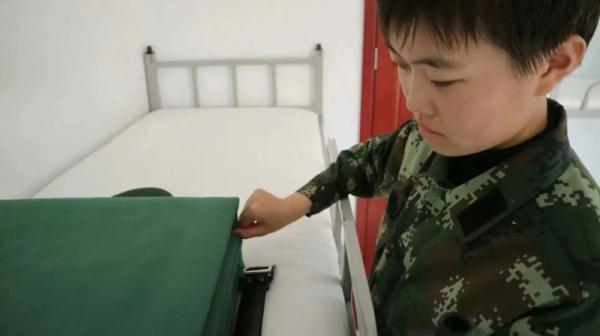 “蒙眼拆装枪”拼速度,特战玫瑰破纪录! “蒙眼拆装枪”拼速度,特战玫瑰破纪录!