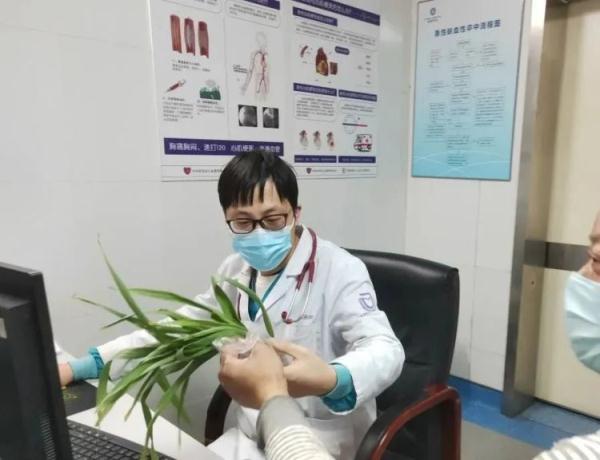 形似“蒜苗”却使人食物中毒，原来罪魁祸首是它……这些植物你家可能也有