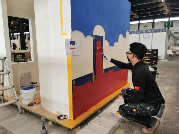 “刮腻子”刮成世界冠军！这个00后小伙，太赞