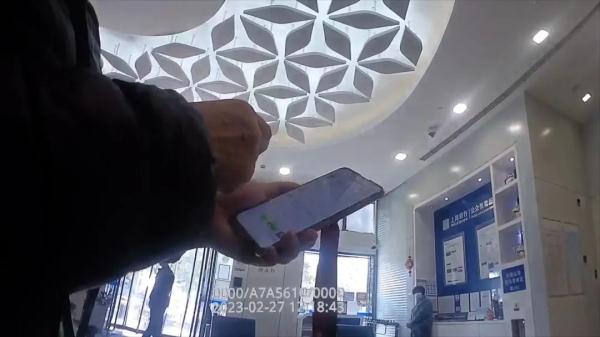 骗子用“高回报”引诱老人上当 民警劝阻千钧一发