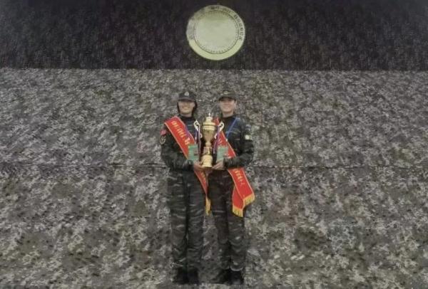 “蒙眼拆装枪”拼速度,特战玫瑰破纪录! “蒙眼拆装枪”拼速度,特战玫瑰破纪录!