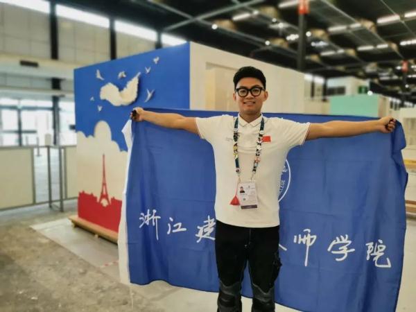 “刮腻子”刮成世界冠军！这个00后小伙，太赞