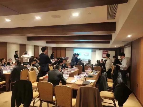 倒掉43瓶未喝完的水，一酒店被罚！网友吵翻天……