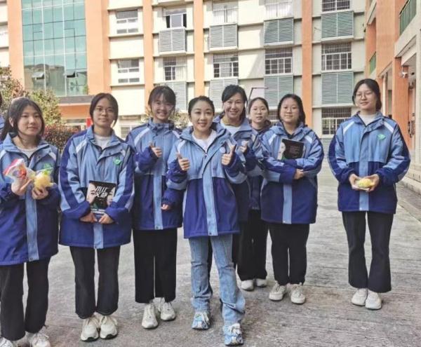 奥运冠军隋文静和大山女孩分享“哭”