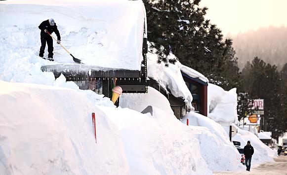 美国93岁老妇因暴风雪被困家中去世 家人称向政府求助无援