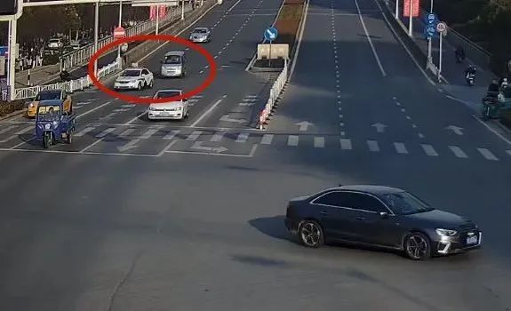 警车开道！不到三分钟...